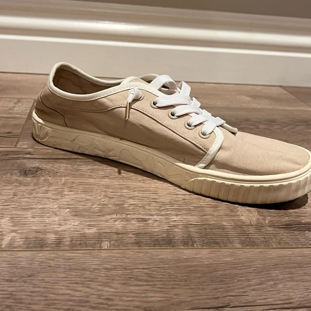 Cool Planet by Steve Madden Maevee Platform Sneaker (taupe colored)